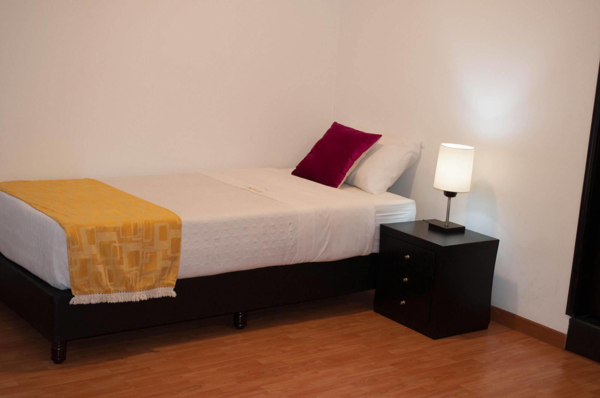 Hotel Ferias Park Богота Экстерьер фото