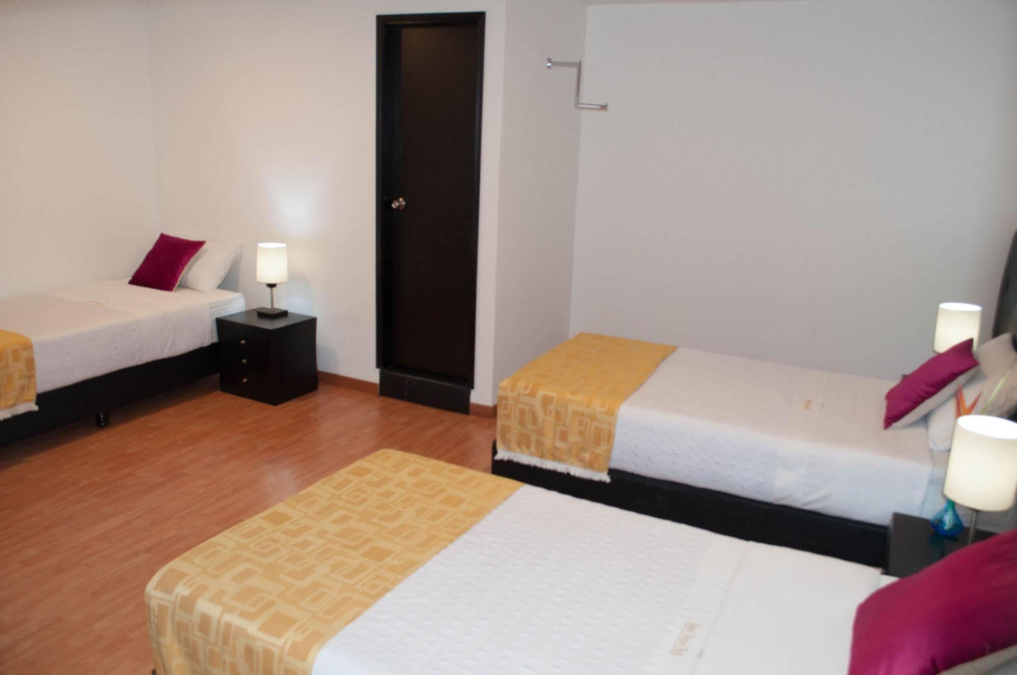 Hotel Ferias Park Богота Экстерьер фото