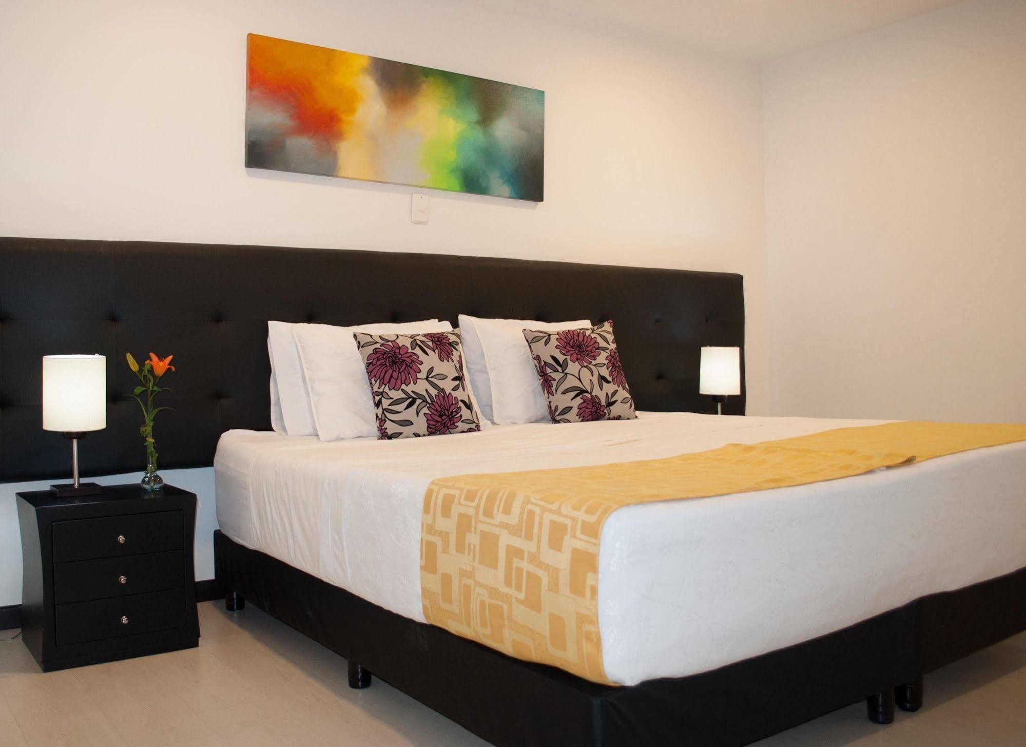 Hotel Ferias Park Богота Экстерьер фото